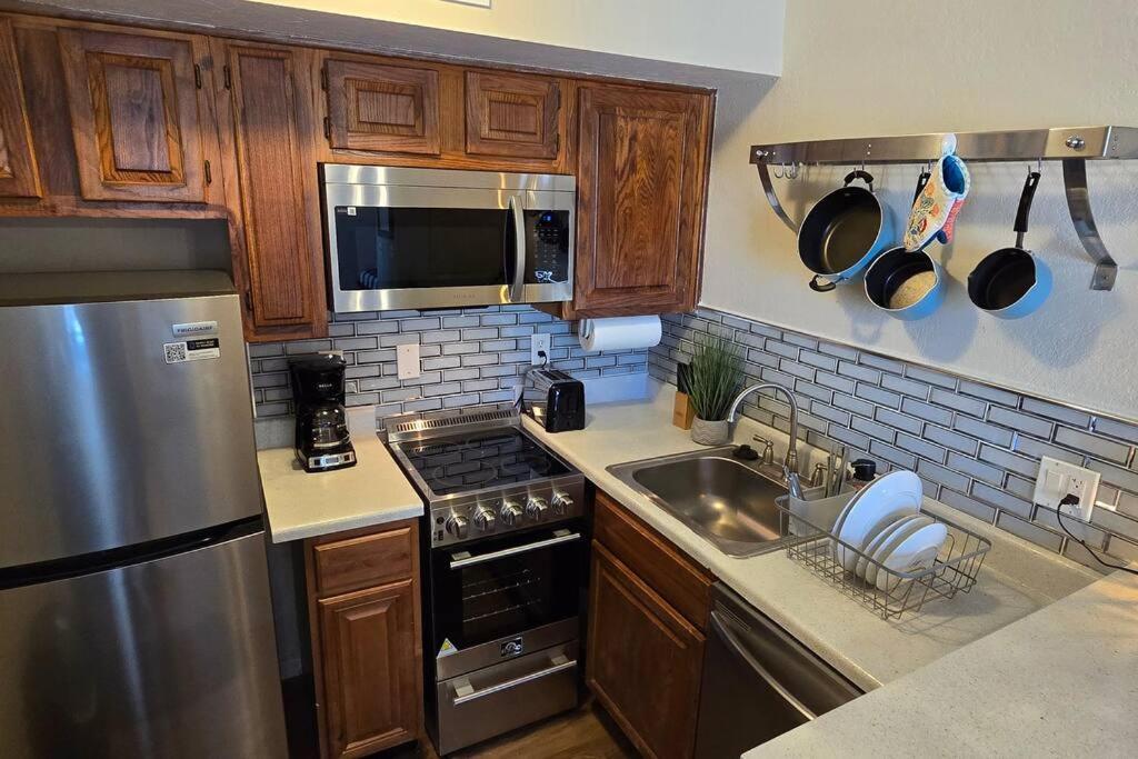 Cozy Updated Cove Of Heaven, 5Mins To Lake Hefner! Oklahoma City Exterior foto